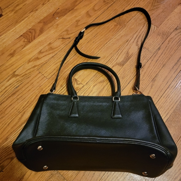 Prada for sell - Picture 4 of 8